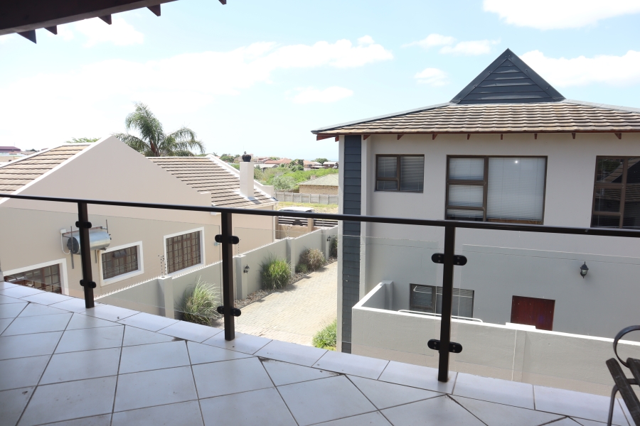 To Let 3 Bedroom Property for Rent in Wavecrest Eastern Cape